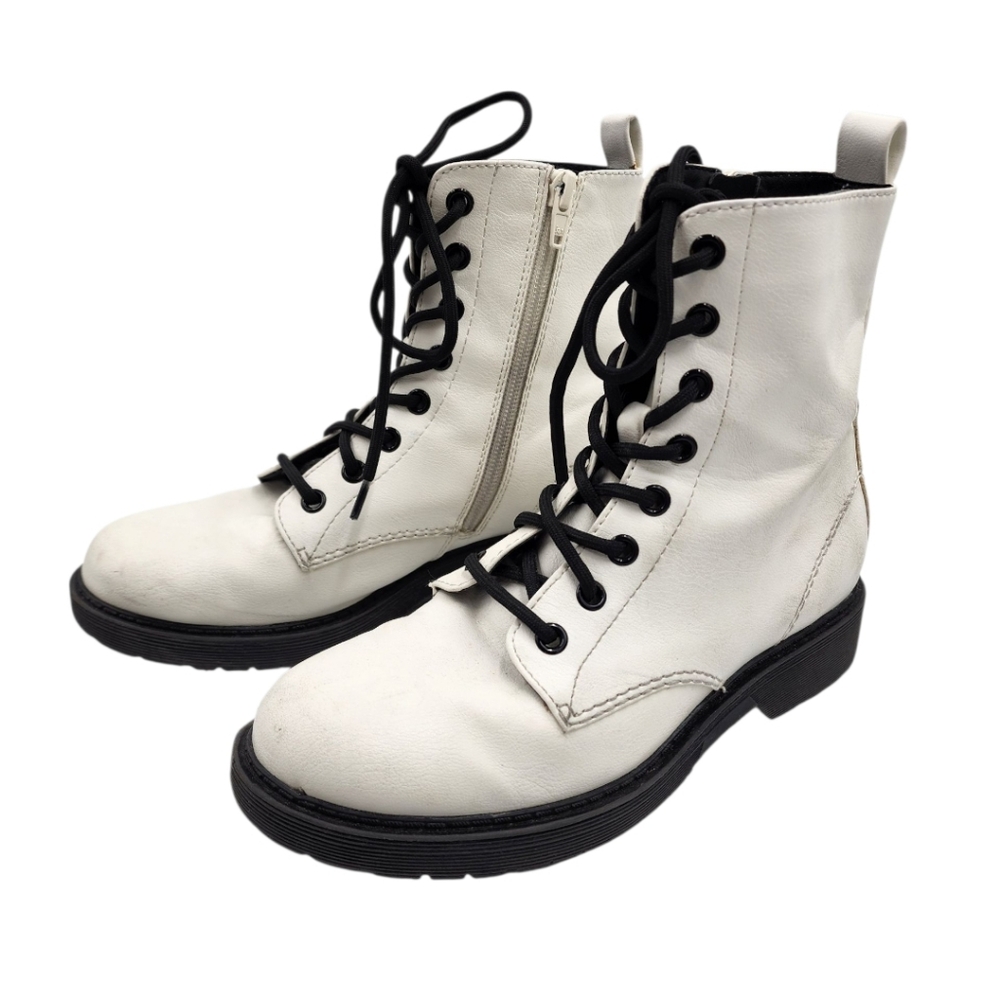 Time & Tru🥾Memory Foam White Laced-Up Boots Size 6